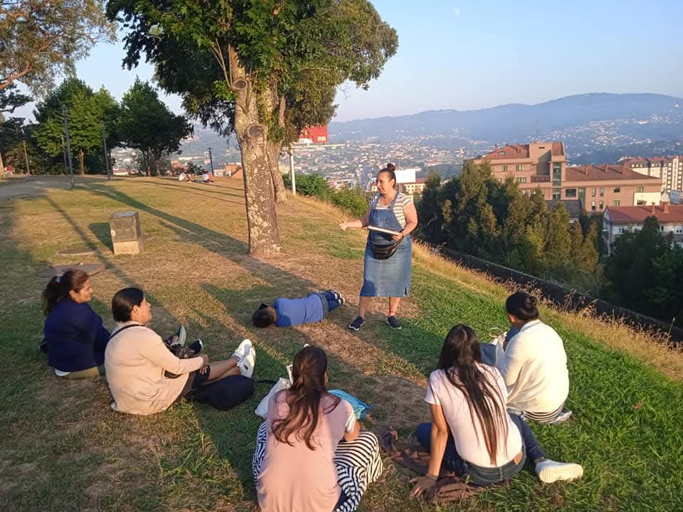 Grupo de amistad al aire libre