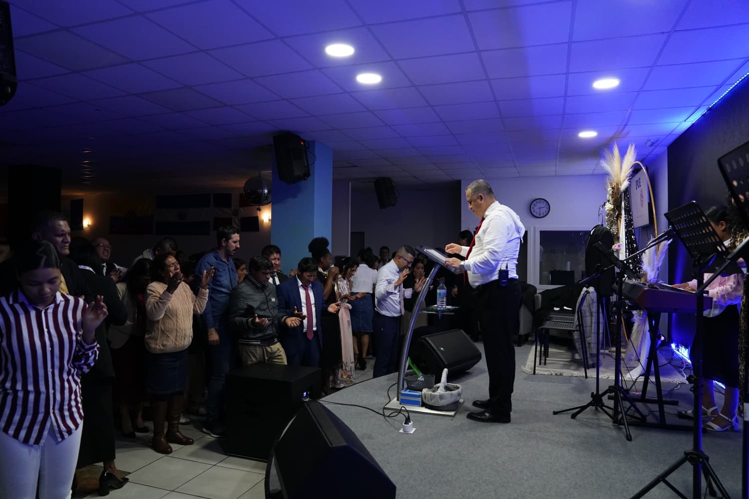 Momento de oración en nuestra iglesia